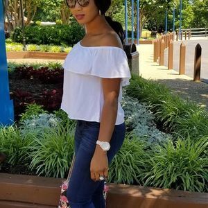 Meet your Posher, Isata